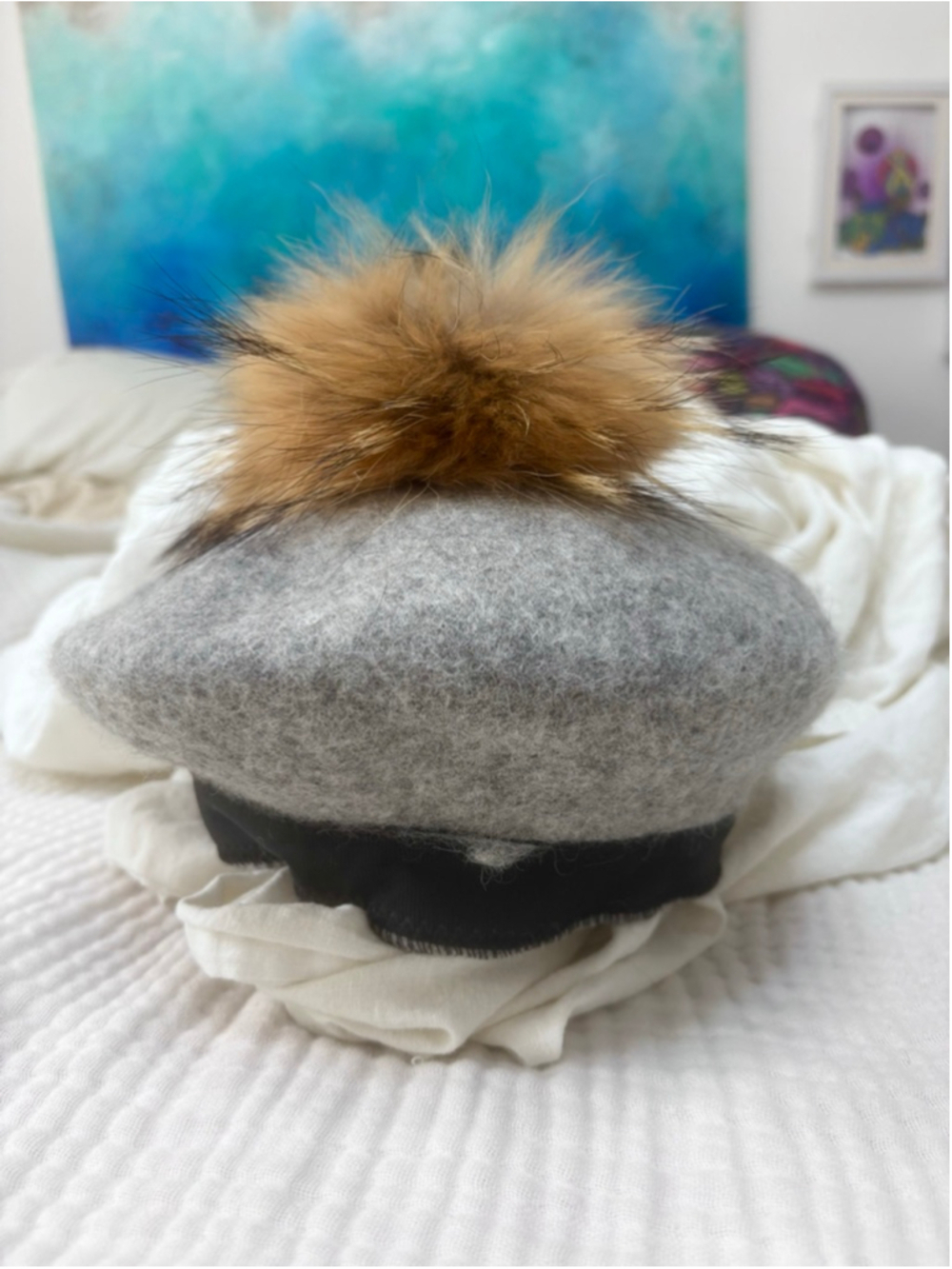 Girl’s Unbranded Gray Beret with Brown Fur Pom Pom One Size